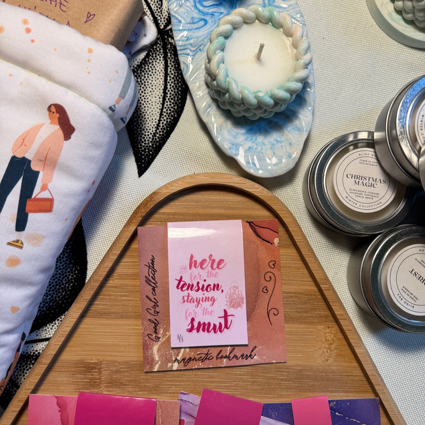 Semn de carte magnetic "Here for the tension, staying for the smut"