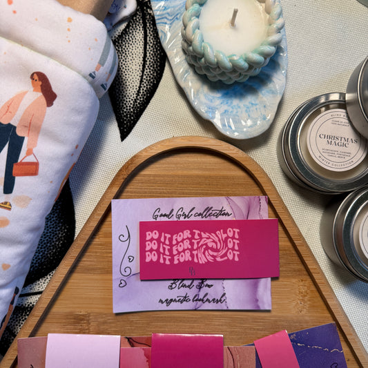 Semn de carte magnetic "Do it for the plot"