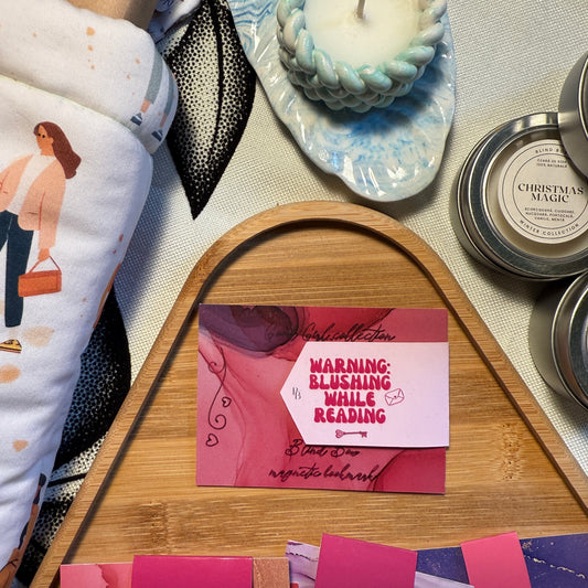 Semn de carte magnetic "Warning: Blushing While Reading”